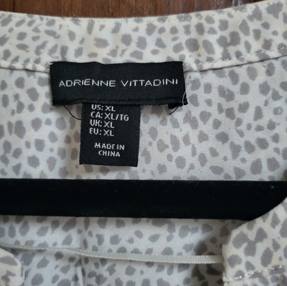 Bundle of three (3) Women's XL Loose Fitting Floral Blouses, EUC - Picture 9 of 13